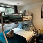 En-Suite Bedroom For Up To 4! Sofa Bed - Near Stratford